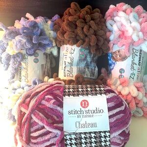 Bernat Alize/Studio stitch purple ombré app 258 yards